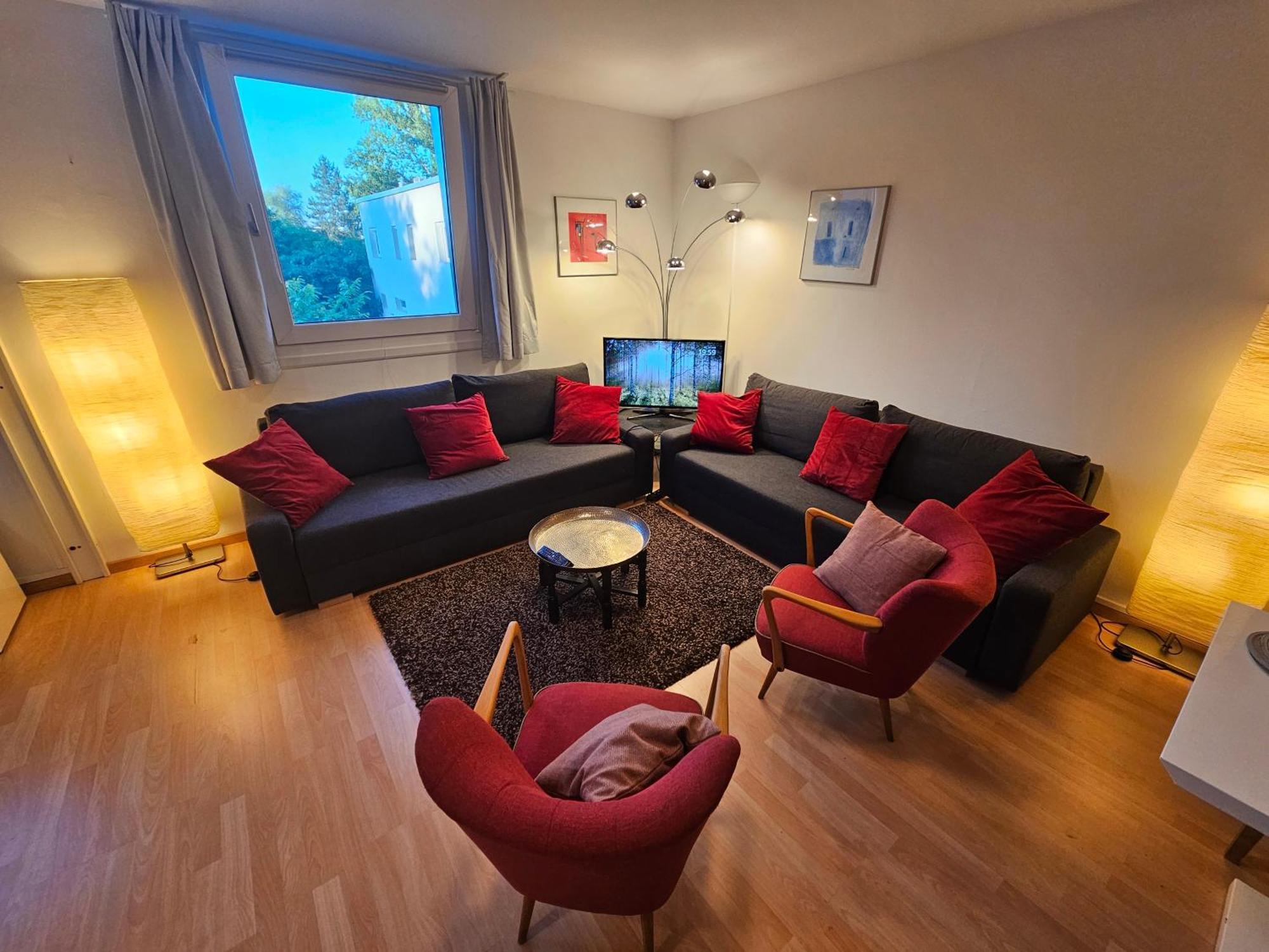 Yuki's Place - Un-vic, Danube And Subway Near To Downtown *